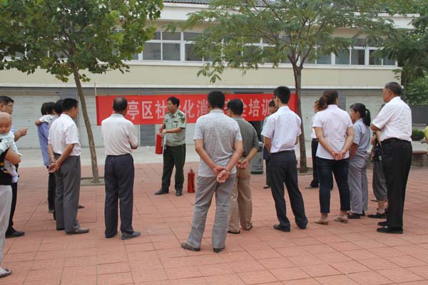 濱海城市經典小區(qū)業(yè)主消防培訓2